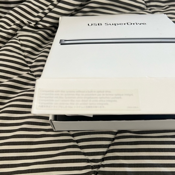 Apple USB super drive A1379 - Picture 4 of 4